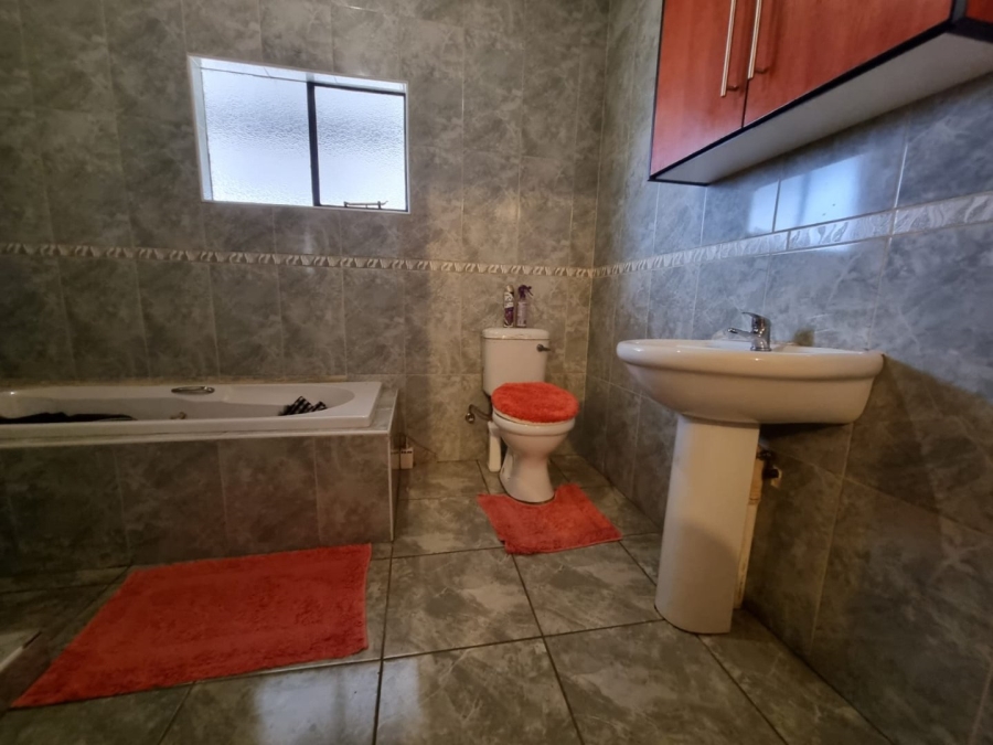 2 Bedroom Property for Sale in Thorisong Free State